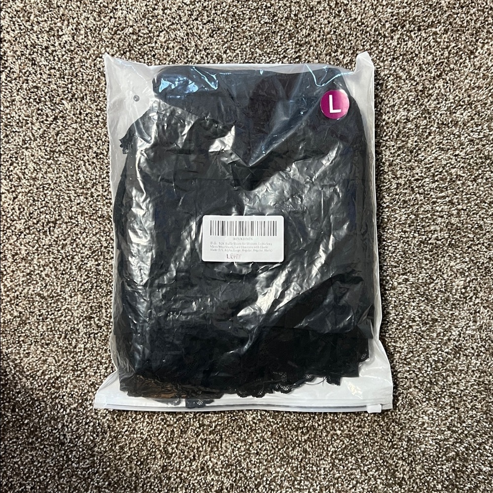 NWT Black Lace Ruffle Boomer Shorts Size Large - Picture 6 of 6